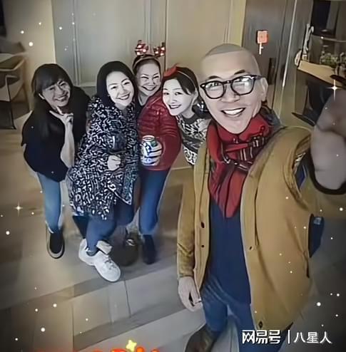 穿棉衣老公戴围巾被嘲连空调都舍不得开九游会J9大S一家台北过圣诞!小S(图9)