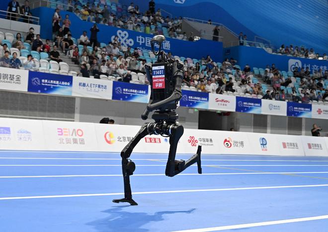 兴兴：用遥控追求极致速度；蔡浩宇AI游戏上架2719元｜极客早知道j9九游会入口Sam Altman：AI存在泡沫；宇树机器人夺金王(图2)